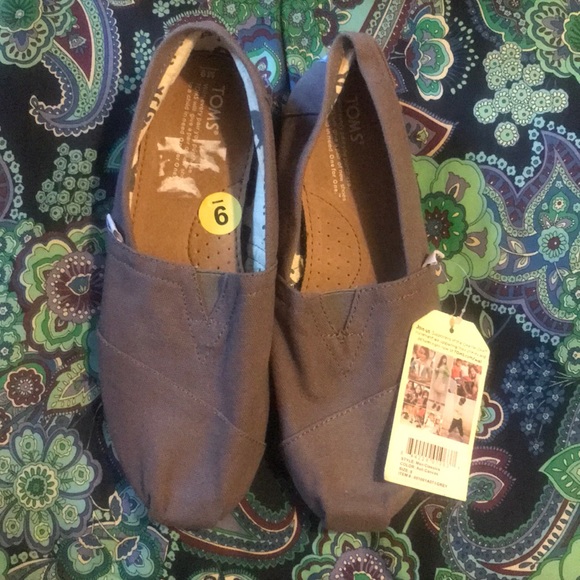 Toms Other - Tom’s Men’s Classic Size 9 Gray Ash Canvas. NWT